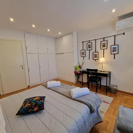 San Pietro Station شقة